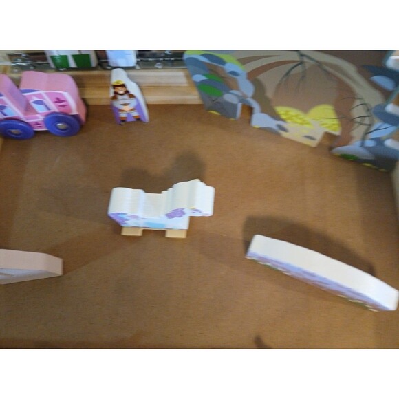 Melissa &Doug Take-Along Kingdom & Case Partial Missing A Few Pieces Super Nice - Picture 15 of 16